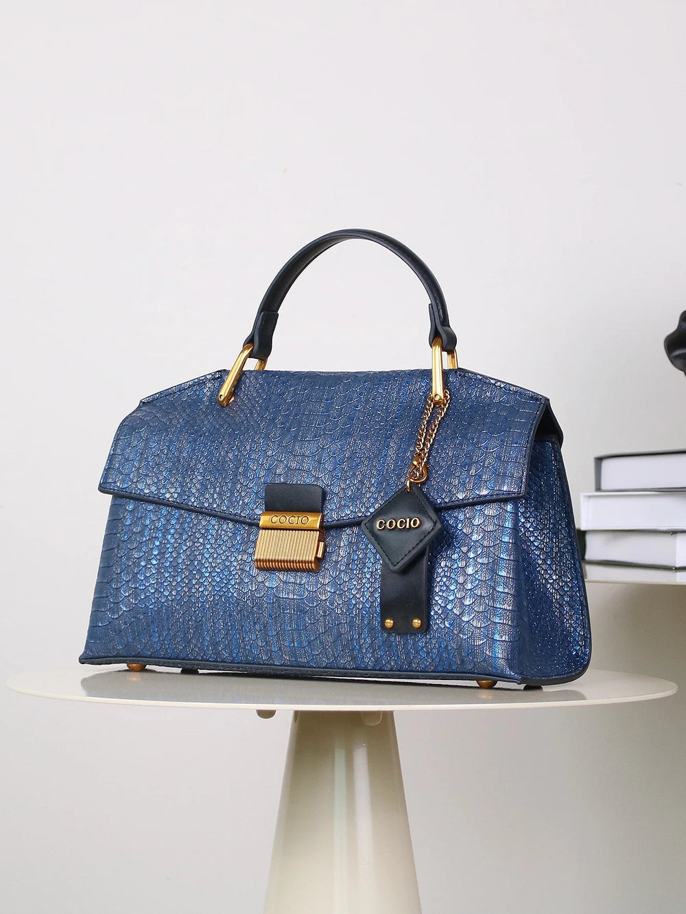 Vivienne women's shoulder bag in vegan leather by Lune Floue - view 8