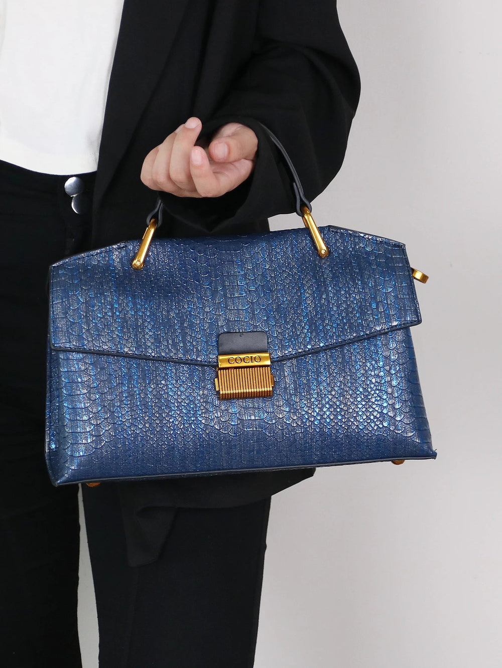 Vivienne women's shoulder bag in vegan leather by Lune Floue - view 3