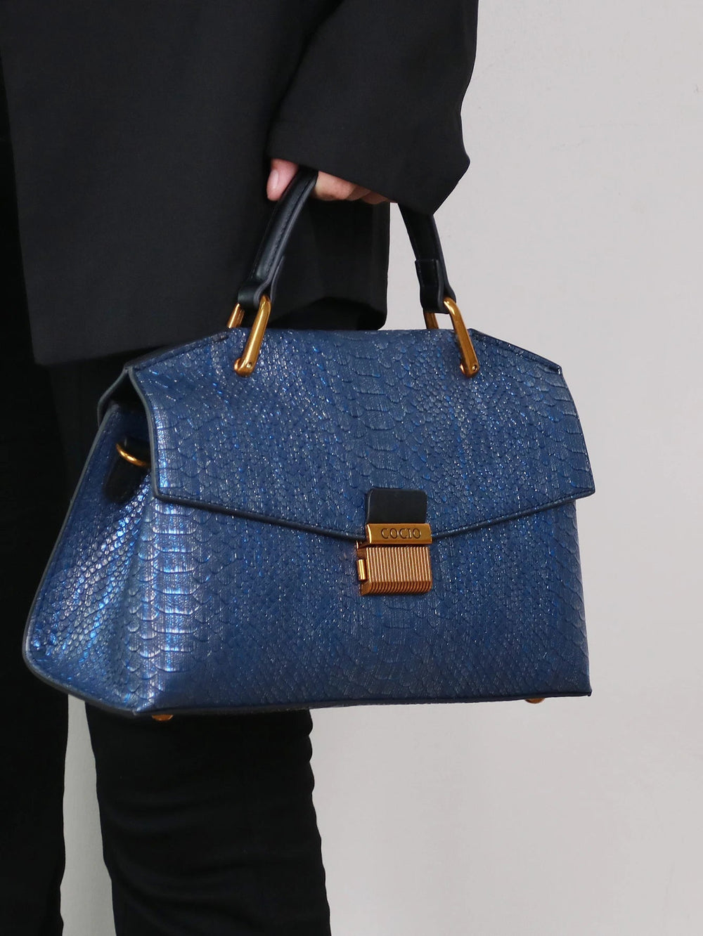 Vivienne women's shoulder bag in vegan leather by Lune Floue - view 2